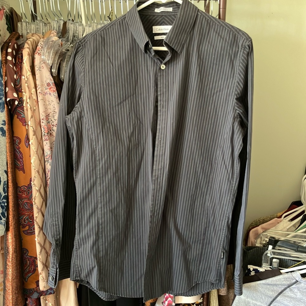 🌺 Calvin Klein Men's Black Striped Shirt